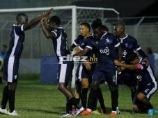 ”Las Panteras” del Honduras festejaron su primer triunfo en su regreso al Humberto Micheletti. FOTO: Neptalí Romero.