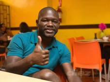 Tyson Núñez posa para el lente de DIEZ durante la entrevista que nos brindó en exclusiva hablando sobre su candidatura al Congreso Nacional.