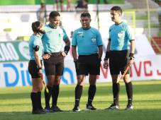 Esta fue la cuarteta arbitral del derbi sampedrano entre Marathón y Real España en el Yankel Rosenthal.