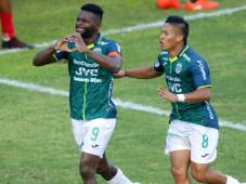 Con doblete de Clayvin Zúniga el Marathón derrota a la Real Sociedad y recupera así el segundo lugar del torneo