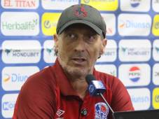 Troglio se exalta en conferencia: “Yo no pido la cabeza de ningún periodista cuando hace una cagad*”