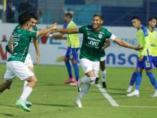 Javier Rivera hizo el segundo de los verdolagas frente a los Potros. Fotos Mauricio Ayala y Neptalí Romero.
