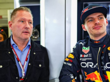 Jos Verstappen en el consejero y asesor del piloto de carreras de Fórmula 1 Max Verstappen.