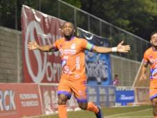 Jairo Róchez abrió el marcador frente a Real Sociedad en la ciudad de Choluteca.