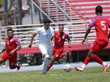 Luis Palma en actividad durante el partido en Islas Caimán. Foto cortesía FFH.