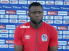 Yustin Arboleda en la conferencia de hoy del Olimpia previo al debut del torneo Clausura. Foto DIEZ.