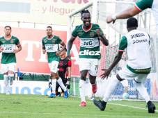 Rubilio Castillo celebrando su segundo gol del encuentro frente al Olancho FC. Fotos Neptalí Romero y Mauricio Ayala.