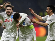 ¡No creen en nadie! Napoli doblega de visita al Eintracht Frankfurt y tiene medio boleto a cuartos de final de Champions League