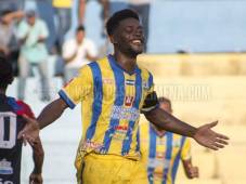 Clayvin Zúniga ha mostrado buen rendimiento en torneo Apertura de El Salvador.