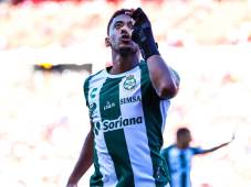 ¡Se encendió el Choco Lozano! El hondureño anota su primer gol en Liga MX con Santos Laguna