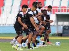 La Selección de Honduras está trabajando en el estadio Nacional Chelato Uclés. Foto David Romero.