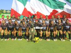 Las chicas de Marathón La Prensa iniciaron con una paliza en el estadio Yankel Rosenthal. Fotos Moisés Valenzuela.