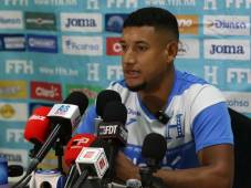 Bryan Acosta en conferencia de prensa en el último entrenamiento de Honduras.