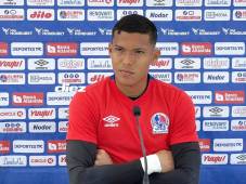 Onán Rodríguez atendió a los medios de comunicación en la previa del juego entre Olimpia vs Real España en San Pedro Sula. Foto Carlos Castellanos.