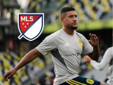 El volante hondureño renovó su contrato con el Nashville de la Major League Soccer.