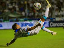 ¡Joya en Nations League! Edwin Rodríguez marca un golazo de chilena a Granada y es el primero en en la nueva era Rueda