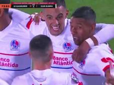 Marcos Montiel y la celebración junto a sus compañeros frente al Alajuelense.