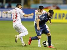 Motagua y Olimpia empataron en el primer pulso de la gran final del torneo Apertura. Fotos Marvin Salgado y David Romero.