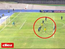 Jamaica anotaba, pero un error garrafal del árbitro perdonó a Honduras anulando una acción que no era offside
