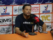 El entrenador del Real España atendió la conferencia de prensa tras la caída ante Lobos UPNFM. FOTO: Emilio Flores.