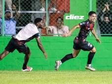 Marco Tulio Aceituno celebra el gol de la victoria en el último minuto. Fotos Mauricio Ayala.