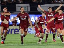 Jugadores de Lanús celebran al ganar la serie de penaltis este sábado, en la final de la Copa Sudamericana frente a Atlético Mineiro.