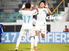 Luis Gabriel Suazo, con el número 7, ingresó para anotar el quinto y séptimo gol. Fotos Mauricio Ayala y Neptalí Romero.