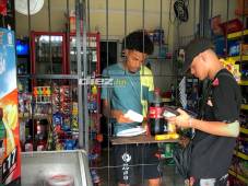 Kevin Álvarez atiende su negocio cuando está en casa, y cuando no le toca correr por la banda derecha del Juticalpa FC.