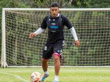 Michaell Chirinos aguarda por su debut con la camiseta del Saprissa.