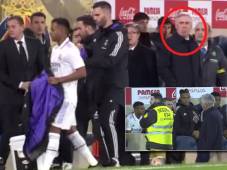 Rodrygo se fue directo al banquillo sin saludar a Carlo Ancelotti y el técnico lo reprendió.