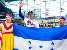 Los Astros de Houston cuentan las horas para volver a jugar la postemporada y tercera Mauricio Dubón con la institución beisbolera.