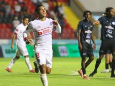 ¡Un doblete de Michaell Chirinos salva al Olimpia y le da un triunfo vital contra un aguerrido Victoria!