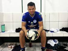 Al final del Victoria vs Juticalpa FC, el atacante Rolando Blackburn se llevó la pelota producto de su hattrick.