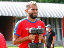Jorge Álvarez ingresó en la segunda parte en la victoria del Motagua sobre el Olimpia en la jornada 16.
