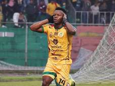 El hondureño Júnior Lacayo celebrando su gol frente a los Cremas de Comunicaciones. Foto cortesía @LigaGuate