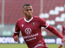 Rigoberto Rivas en uno de sus juegos con el Reggina de la Serie B.