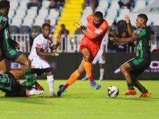 ¡Agónico! Con gol del portero Edrick Menjívar tras un error arbitral, Olimpia consigue el empate al 90+7’ ante Juticalpa