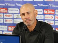 Un Espinel muy sincero zanja el tema de su renuncia, la eliminación de Honduras del Mundial y el tema Edrick Menjívar