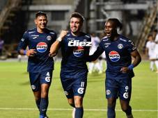 Motagua y Victoria se miden en el Estadio Nacional Chelato Uclés. FOTO: Estalin Irías | José Aníbal Vásquez.