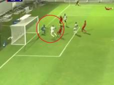 ¡Escándalo arbitral en Honduras! Ramiro Rocca anota con la mano en el Juticalpa - Real España y dan como válida la anotación