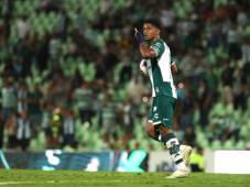 Choco Lozano celebra el gol frente a los Tuzos del Pachuca.