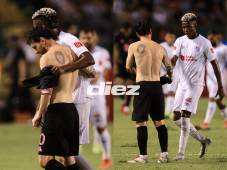Messi le dio su camiseta a Julián Martínez al finalizar el primer tiempo. (FOTOS: Yoseph Amaya)