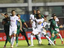 Arboleda perdonó a Marathón errando una clara jugada de gol que pudo haber liquidado la final