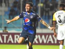Testazo orientado y el pistolero lo vuelve a hacer: ¡Auzmendi marca con Motagua su quinto gol en Copa Centroamericana!