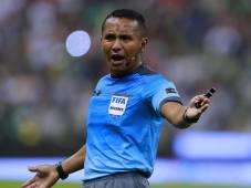 Árbitro hondureño acompañará al polémico Iván Barton en la final de la Liga de Campeones de la Concacaf