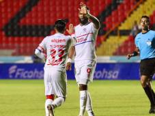 EN VIVO: ¡Doblete de Michaell Chirinos ayuda al Olimpia a darle vuelta al marcador contra Victoria!