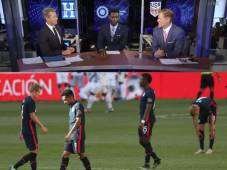 Alexis Lalas, excapitán de Estados Unidos y analista de Fox Sports, criticó al conjunto de las barras y las estrellas tras ser eliminados de Tokio 2021.