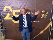 ¡25 años de fútbol! Edwin Banegas recibió homenaje por su trayectoria como jefe de prensa en Fenafuth
