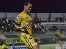 Roberto Moreiro abrió el marcador de penal en un gran noche para el Génesis.