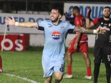 Celebración de Auzmendi tras su segundo gol en Tocoa. Foto José Luis Barralaga.